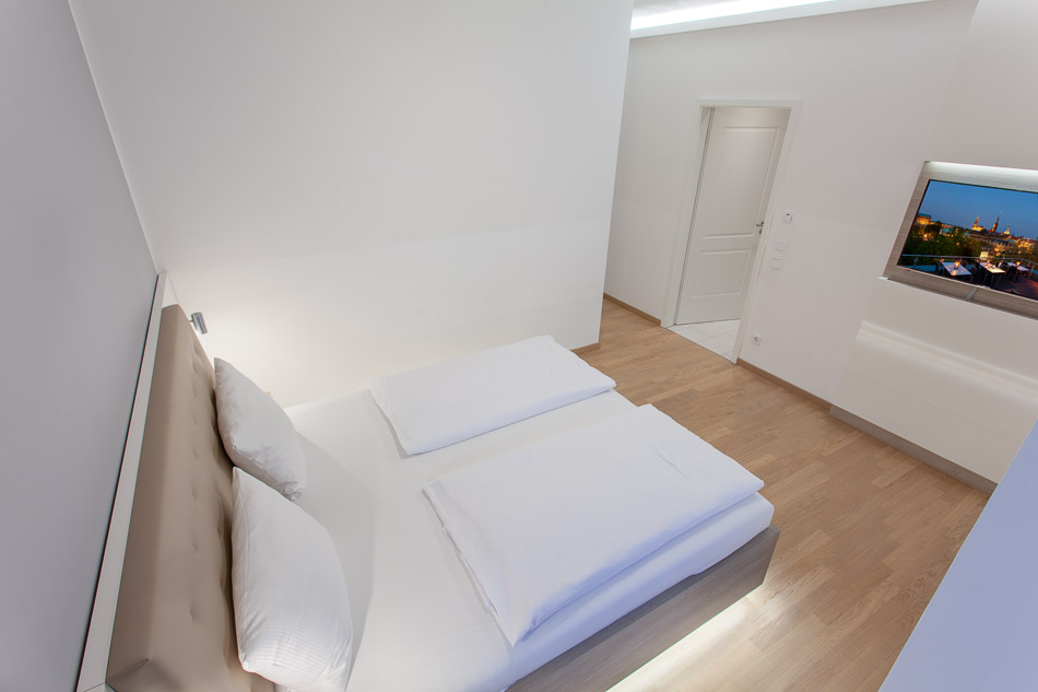 d304-masterbedroom-tv-06-2022